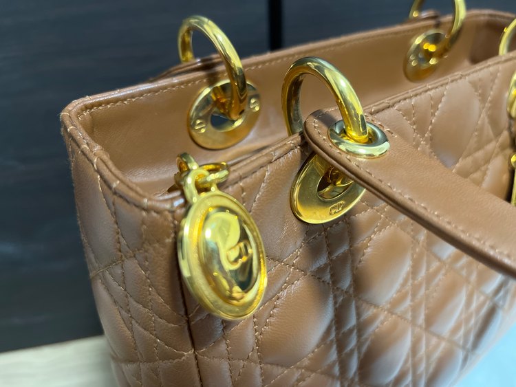 ディオール  （ブランドバッグ）の商品画像 - 査定依頼日：2023年5月26日 - 最高査定価格：220,000円