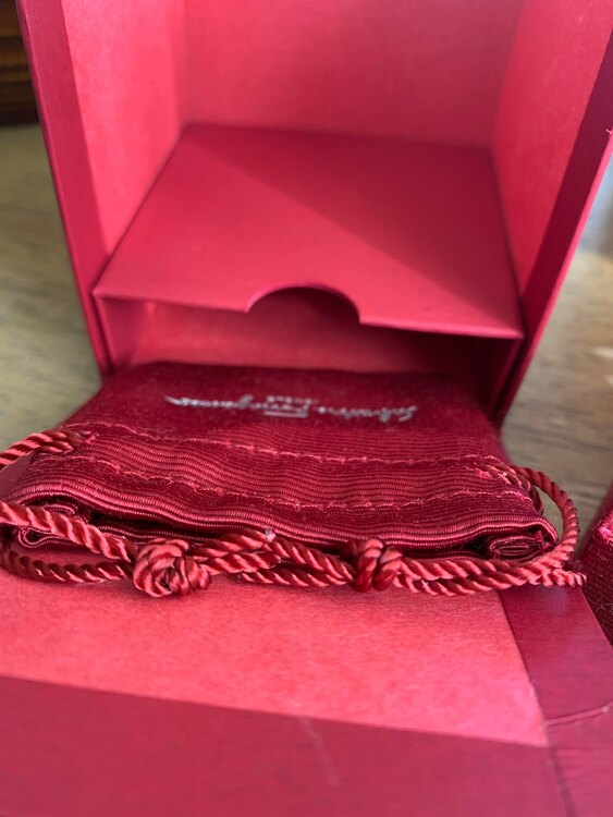 フェラガモ（金・貴金属）の商品画像 - 査定依頼日：2025年1月22日 - 最高査定価格：40,000円