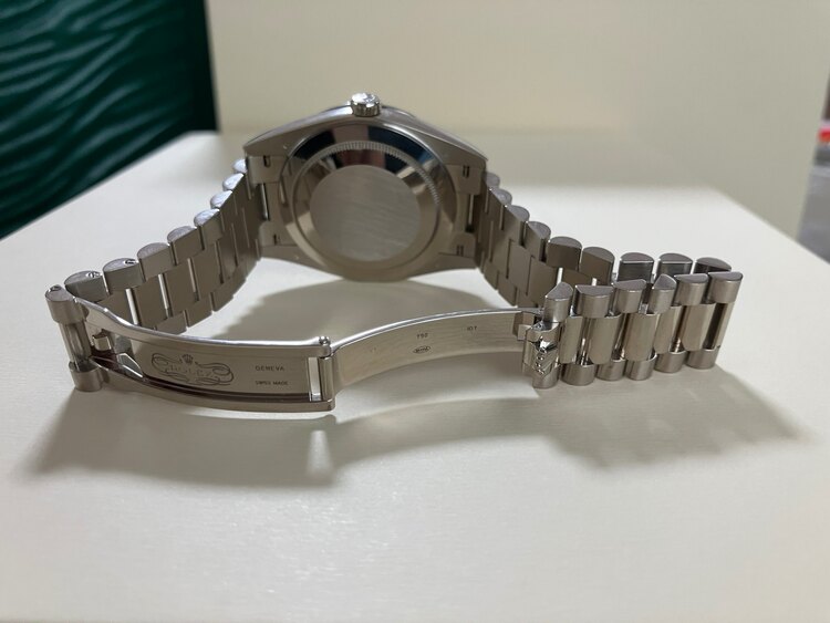 ロレックス デイデイト 228349rbq（高級時計）の商品画像 - 査定依頼日：2025年4月25日 - 最高査定価格：7,000,000円