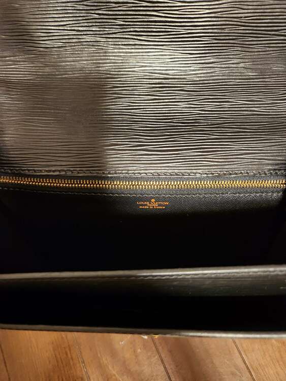 エピ　黒（ブランド財布・小物）の商品画像 - 査定依頼日：2025年5月28日 - 最高査定価格：6,000円