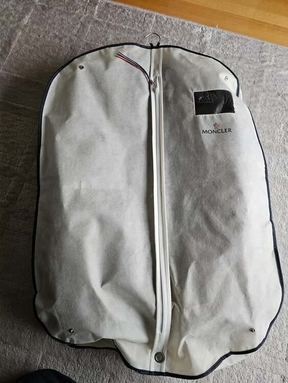 モンクレール ジーニアス MONCLER GENIUS MAKINNON FRA（古着・ファッション）の商品画像 - 査定依頼日：2026年2月11日 - 最高査定価格：100,000円