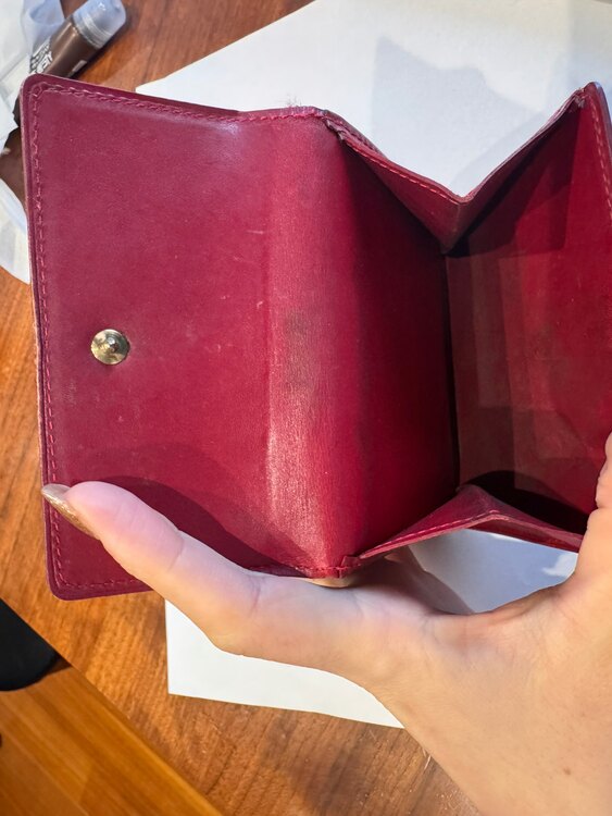 ルイヴィトン　財布（ブランド財布・小物）の商品画像 - 査定依頼日：2025年2月6日 - 最高査定価格：2,000円