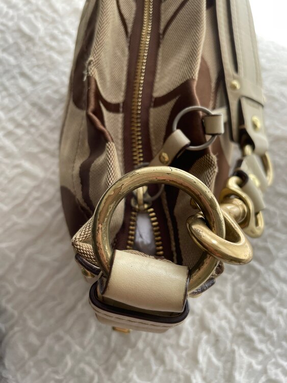 COACH コーチ シグネチャーショルダーバッグ 10619 肩掛け ベージュ系（ブランドバッグ）の商品画像 - 査定依頼日：2025年4月12日 - 最高査定価格：1,500円