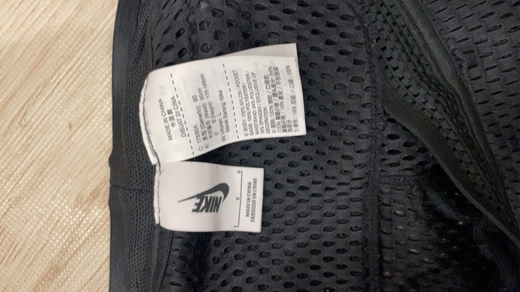 ナイキとオフホワイトコラボ （古着・ファッション）の商品画像 - 査定依頼日：2026年3月15日 - 最高査定価格：100,000円