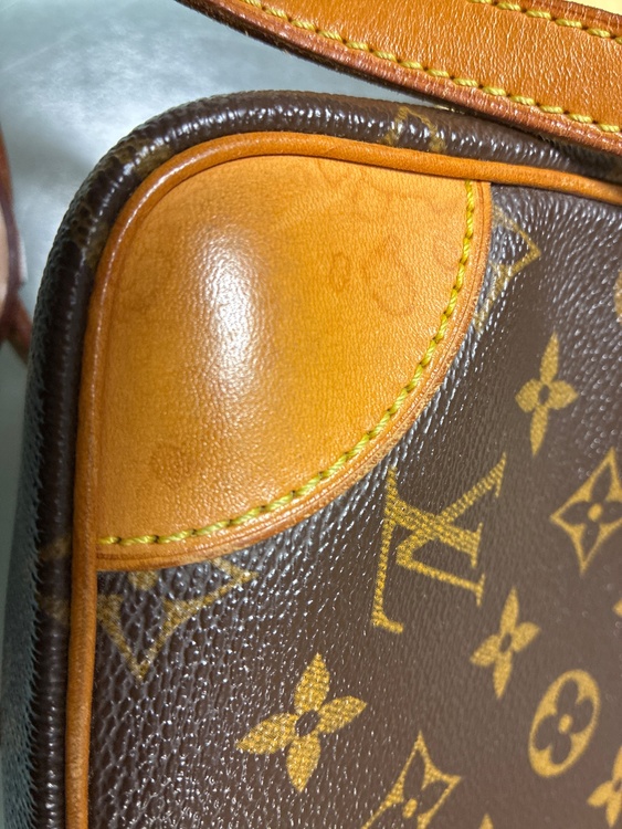 メロカデロ27ショルダーバッグ（ブランドバッグ）の商品画像 - 査定依頼日：2025年12月31日 - 最高査定価格：20,000円