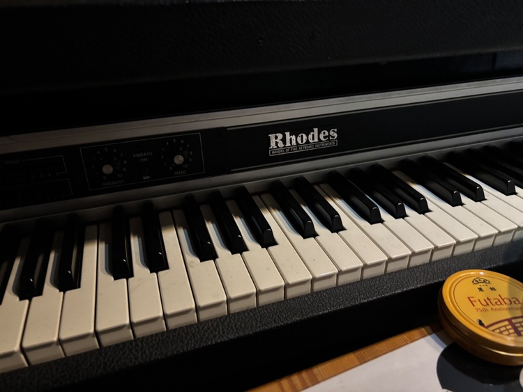 フェンダー、ローズピアノ、スーツケースピアノフェンダーローズピアノステージピアノ（ピアノ・楽器・PA機材）の商品画像 - 査定依頼日：2025年9月9日 - 最高査定価格：70,000円