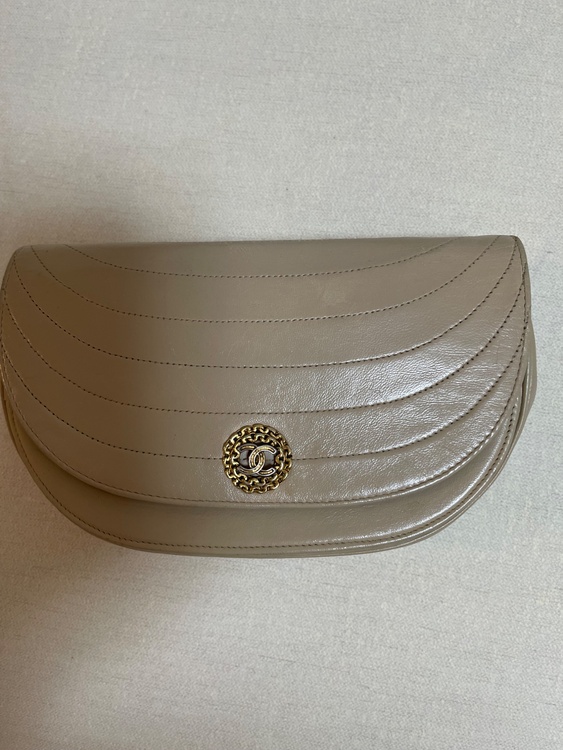 ハーフムーン　ベージュ（ブランドバッグ）の商品画像 - 査定依頼日：2026年3月23日 - 最高査定価格：80,000円