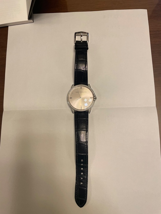 ハリーウィンストン HWミッドナイト MIDQHM39ww00（高級時計）の商品画像 - 査定依頼日：2025年10月29日 - 最高査定価格：620,000円