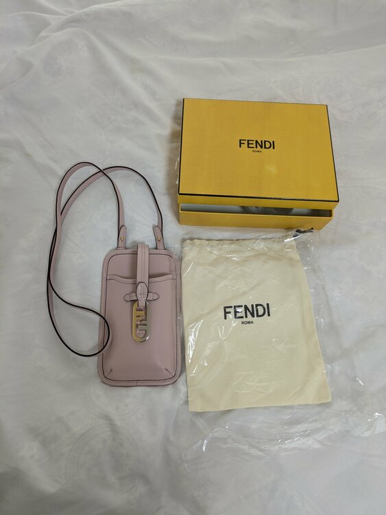 フォーンショルダー（ブランドバッグ）の商品画像 - 査定依頼日：2026年4月7日 - 最高査定価格：20,000円