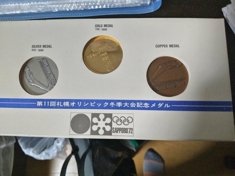第11回札幌オリンピック冬季大会記念メダル（金・貴金属）の商品画像 - 査定依頼日：2026年2月27日 - 最高査定価格：570,000円