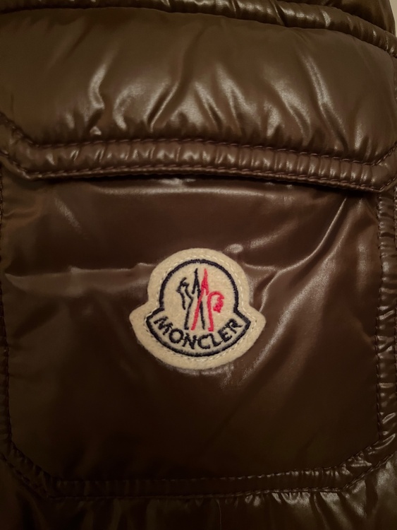 モンクレールダウン（古着・ファッション）の商品画像 - 査定依頼日：2026年1月6日 - 最高査定価格：24,000円