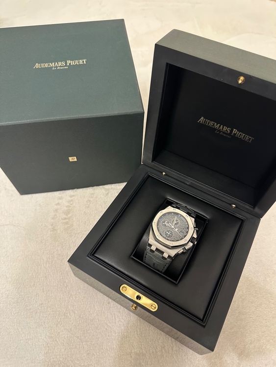 オーデマピゲ ロイヤルオークオフショア （高級時計）の商品画像 - 査定依頼日：2026年1月28日 - 最高査定価格：3,000,000円