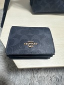 COACH シグネチャー ネイビー 2つ折り（ブランド財布・小物）の商品画像 - 査定依頼日：2025年10月17日 - 最高査定価格：2,000円