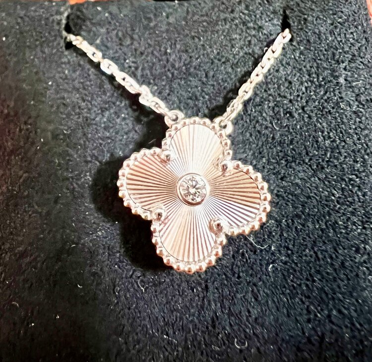 ヴァンクリ ホリデー限定 ヴィンテージアルハンブラネックレス ギョシェWG（金・貴金属）の商品画像 - 査定依頼日：2025年4月8日 - 最高査定価格：600,000円