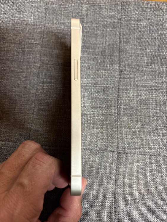 iPhone 13 128GB SIMフリー（スマホ）の商品画像 - 査定依頼日：2026年1月28日 - 最高査定価格：37,000円