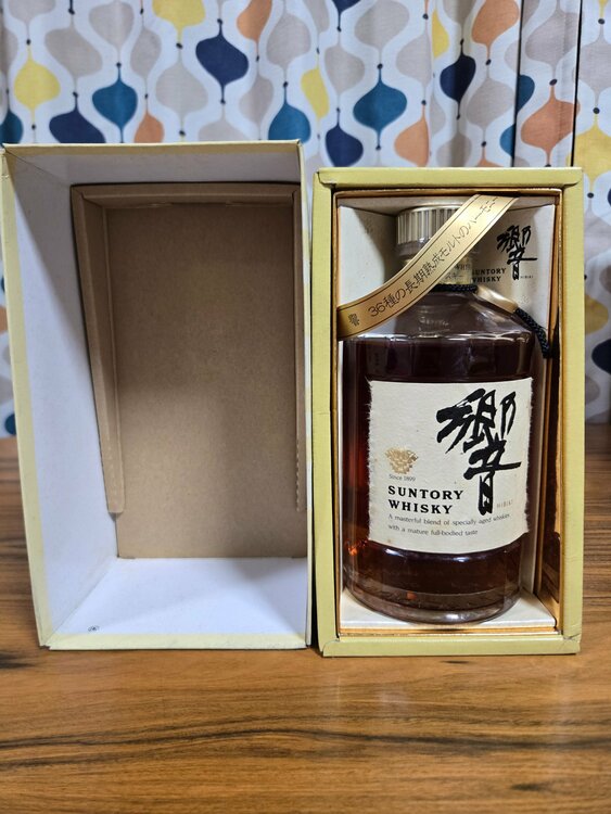 未開栓サントリー 響 金キャップ 裏ゴールドラベル /Since1899/響マーク 700ml 化粧箱・リボン完備（お酒）の商品画像 - 査定依頼日：2026年8月13日 - 最高査定価格：28,000円