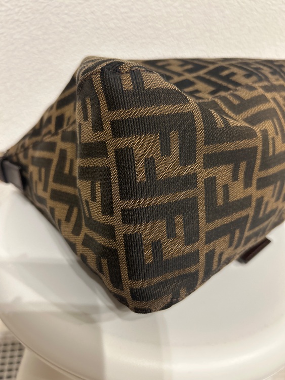 フェンディ  （ブランドバッグ）の商品画像 - 査定依頼日：2025年9月29日 - 最高査定価格：70,000円