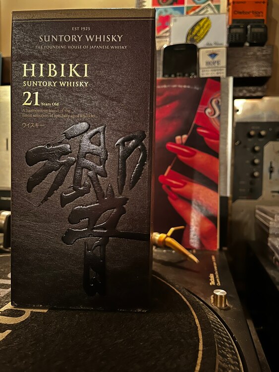 ウイスキー サントリー響 （お酒）の商品画像 - 査定依頼日：2025年2月6日 - 最高査定価格：70,000円