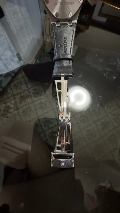 ザ・クラシックツアーリミットエディション（高級時計）の商品画像 - 査定依頼日：2024年12月20日 - 最高査定価格：3,400,000円