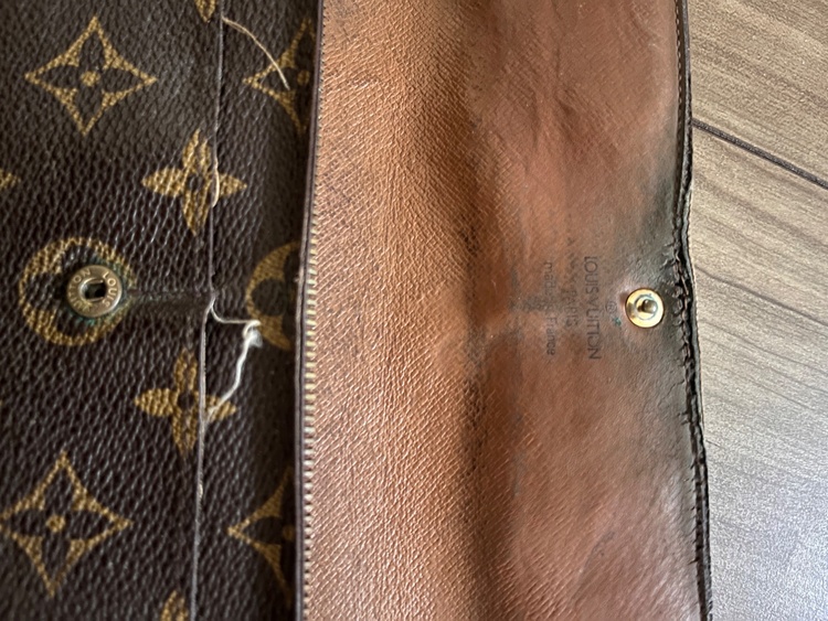 モノグラム財布（ブランド財布・小物）の商品画像 - 査定依頼日：2026年3月11日 - 最高査定価格：3,000円