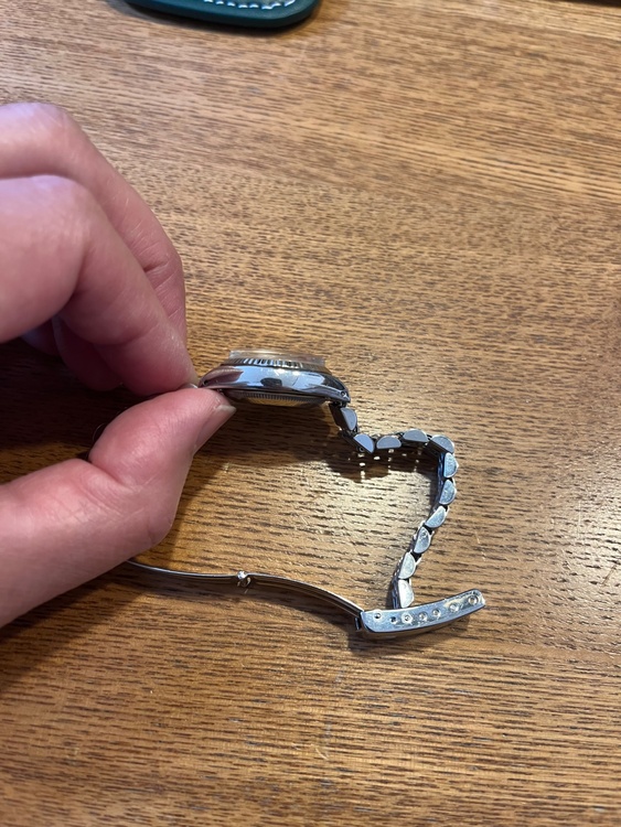 オイスターパーペチュアル デイト（高級時計）の商品画像 - 査定依頼日：2026年2月18日 - 最高査定価格：750,000円