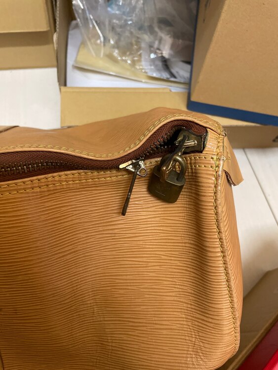 ルイヴィトン エピ （ブランドバッグ）の商品画像 - 査定依頼日：2025年4月16日 - 最高査定価格：55,000円