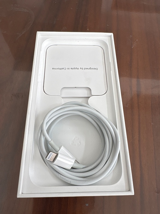 iPhone SE (第 2 世代) 128GB SIMフリー（スマホ）の商品画像 - 査定依頼日：2026年3月22日 - 最高査定価格：12,000円