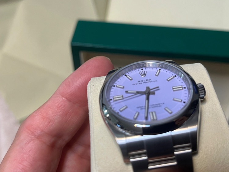 ロレックス パーペチュアル 126000（高級時計）の商品画像 - 査定依頼日：2025年12月9日 - 最高査定価格：1,900,000円