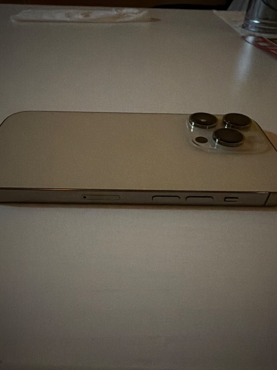 iPhone 14 Pro 128GB au（スマホ）の商品画像 - 査定依頼日：2026年3月27日 - 最高査定価格：61,000円