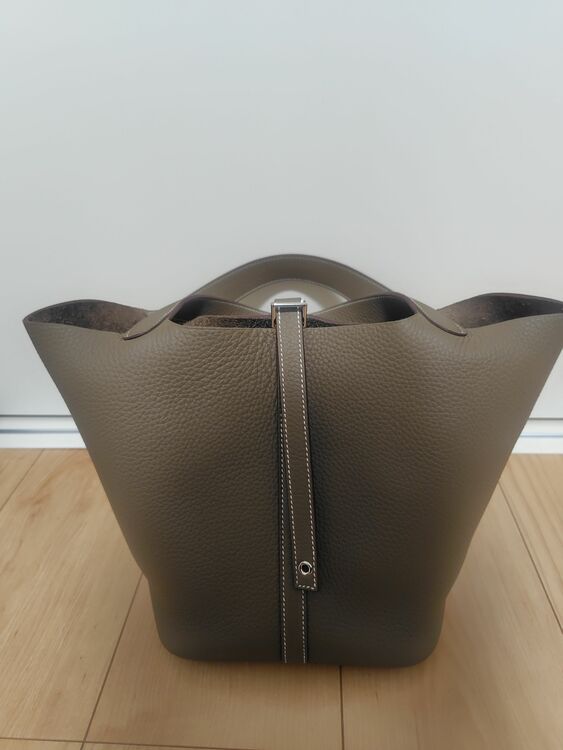 ピコタンロックMMエトゥープ（ブランドバッグ）の商品画像 - 査定依頼日：2025年6月17日 - 最高査定価格：700,000円