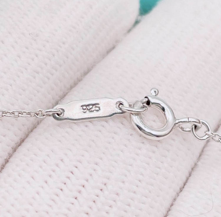 Tiffany インターロッキング ネックレス 4.5g（古着・ファッション）の商品画像 - 査定依頼日：2026年5月8日 - 最高査定価格：10,500円