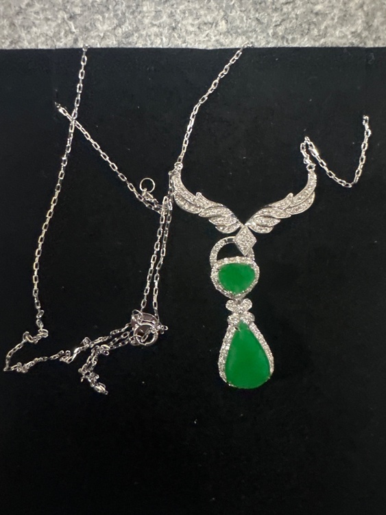 翡翠のネックレス（金・貴金属）の商品画像 - 査定依頼日：2026年4月4日 - 最高査定価格：200,000円