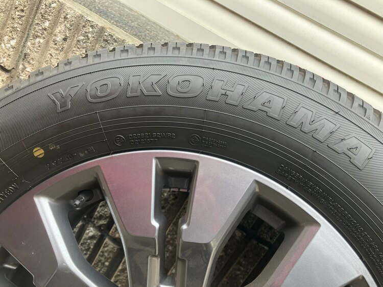 三菱トライトン　GLS純正ホイール・タイヤ(純正ナット付き)（カー用品）の商品画像 - 査定依頼日：2025年4月19日 - 最高査定価格：15,000円