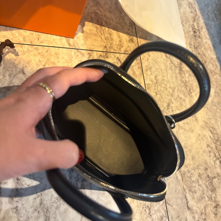 ボリード　ミニ　ブラック（ブランドバッグ）の商品画像 - 査定依頼日：2026年2月22日 - 最高査定価格：1,050,000円