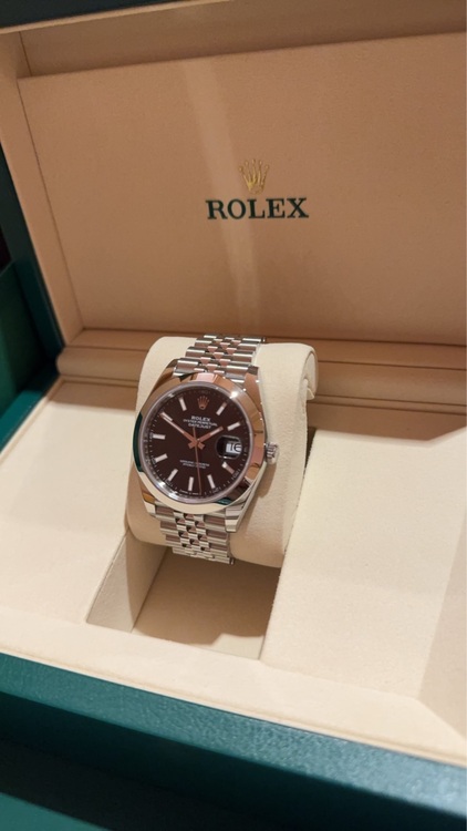 デイトジャスト41 黒文字盤（高級時計）の商品画像 - 査定依頼日：2025年11月16日 - 最高査定価格：1,650,000円