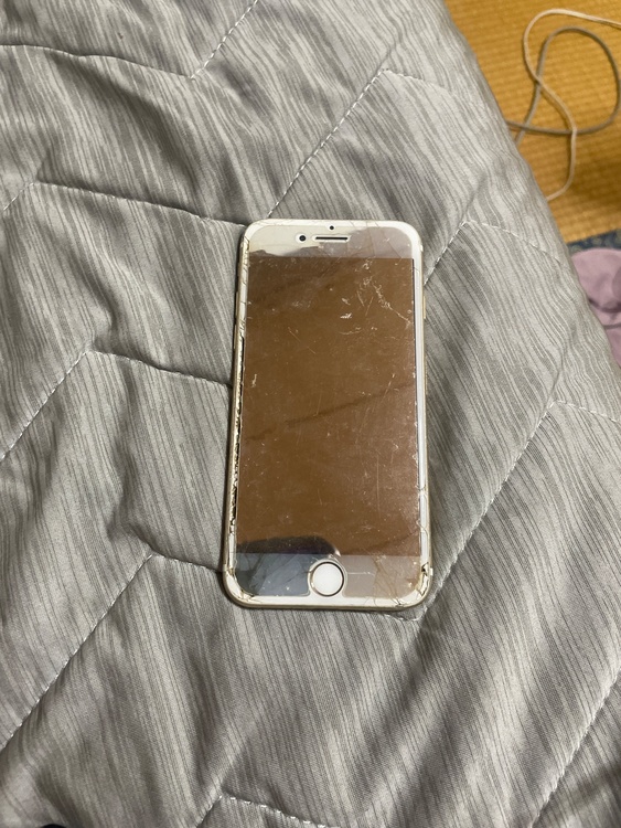 iPhone iPhone7 32GB Softbank（スマホ）の商品画像 - 査定依頼日：2026年8月20日 - 最高査定価格：100,000円