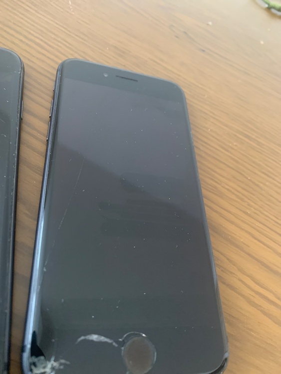 iPhone iPhone8 128GB Softbank（スマホ）の商品画像 - 査定依頼日：2026年8月11日 - 最高査定価格：2,500円