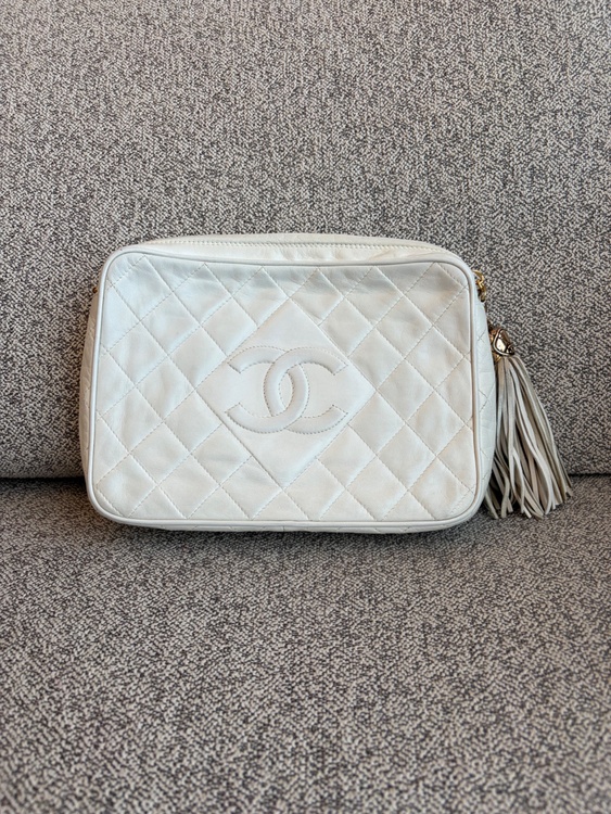 CHANELフリンジショルダー白（ブランドバッグ）の商品画像 - 査定依頼日：2026年5月12日 - 最高査定価格：110,000円
