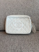 CHANELフリンジショルダー白（ブランドバッグ）の商品画像 - 査定依頼日：2026年5月12日 - 最高査定価格：110,000円