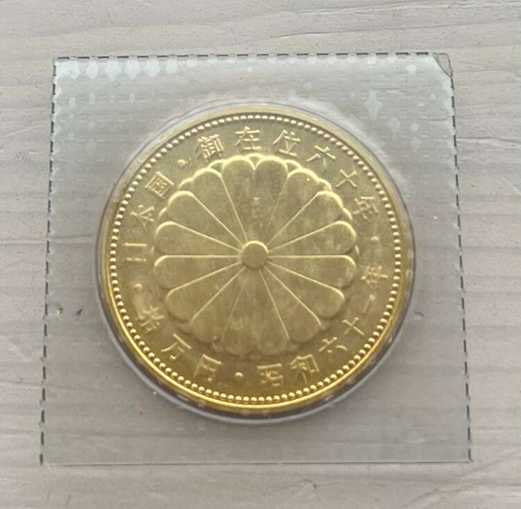昭和天皇即位60周年記念コイン　10万（金・貴金属）の商品画像 - 査定依頼日：2025年3月5日 - 最高査定価格：300,000円
