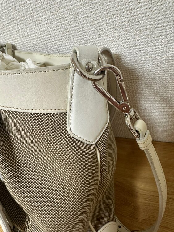 プラダ  （ブランドバッグ）の商品画像 - 査定依頼日：2025年2月24日 - 最高査定価格：18,000円