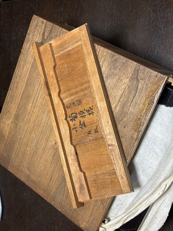 黒江製 菊模様 小盆 五枚（食器）の商品画像 - 査定依頼日：2025年2月2日 - 最高査定価格：300円