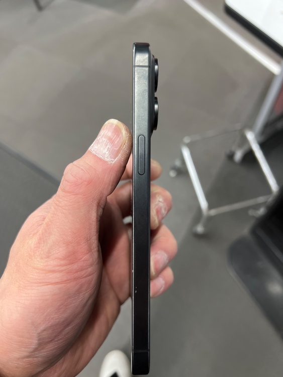 iPhone 15 Pro Max 256GB SIMフリー（スマホ）の商品画像 - 査定依頼日：2026年1月24日 - 最高査定価格：103,000円