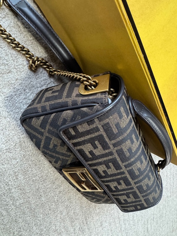 フェンディ  （ブランドバッグ）の商品画像 - 査定依頼日：2025年11月27日 - 最高査定価格：160,000円