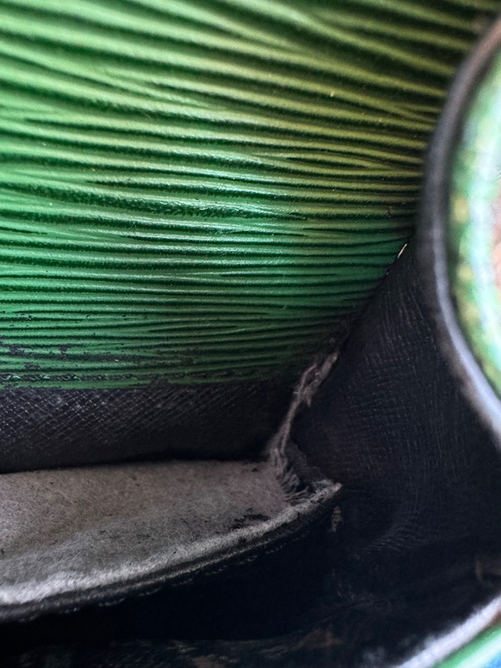 ショルダー（ブランドバッグ）の商品画像 - 査定依頼日：2025年12月6日 - 最高査定価格：23,000円