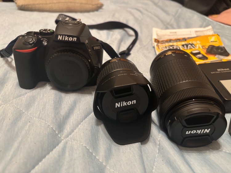 D5600ダブルズームキット（カメラ）の商品画像 - 査定依頼日：2026年1月19日 - 最高査定価格：45,000円