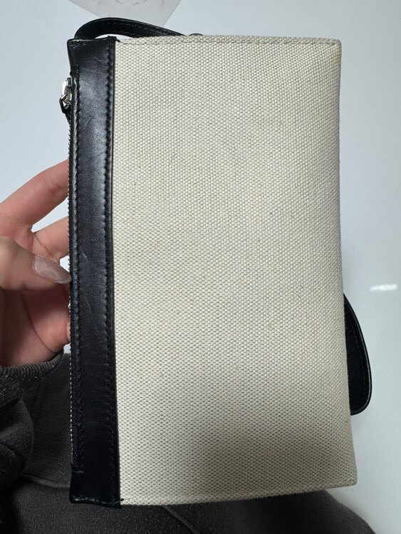 BALENCIAGA 339933AQ38N/1081（ブランドバッグ）の商品画像 - 査定依頼日：2025年2月1日 - 最高査定価格：18,000円