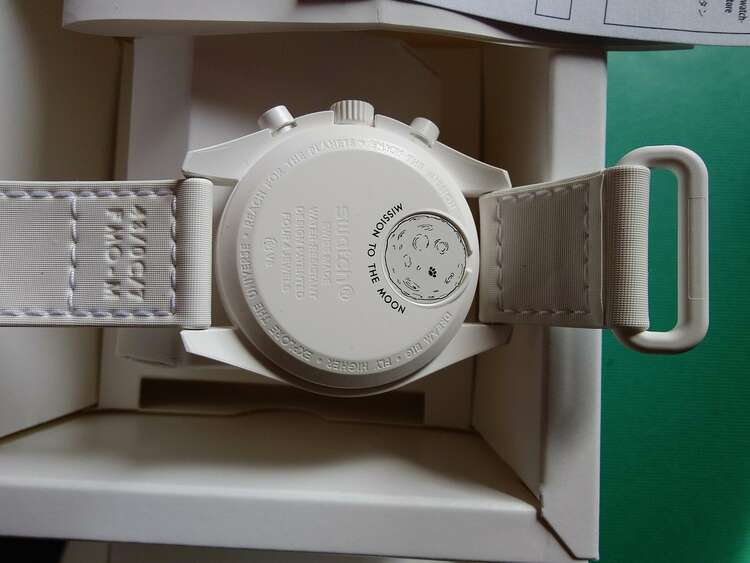 オメガ その他 1279-2375-00286 swatch snoopy white（高級時計）の商品画像 - 査定依頼日：2025年3月10日 - 最高査定価格：45,000円