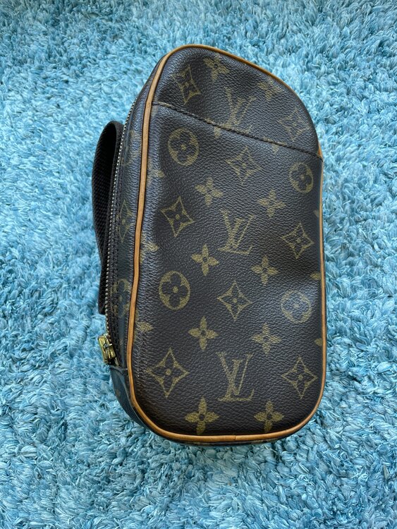 LOUIS VUITTON ルイヴィトン ポシェット・ガンジュ ショルダーバッグ（ブランドバッグ）の商品画像 - 査定依頼日：2025年1月9日 - 最高査定価格：76,000円