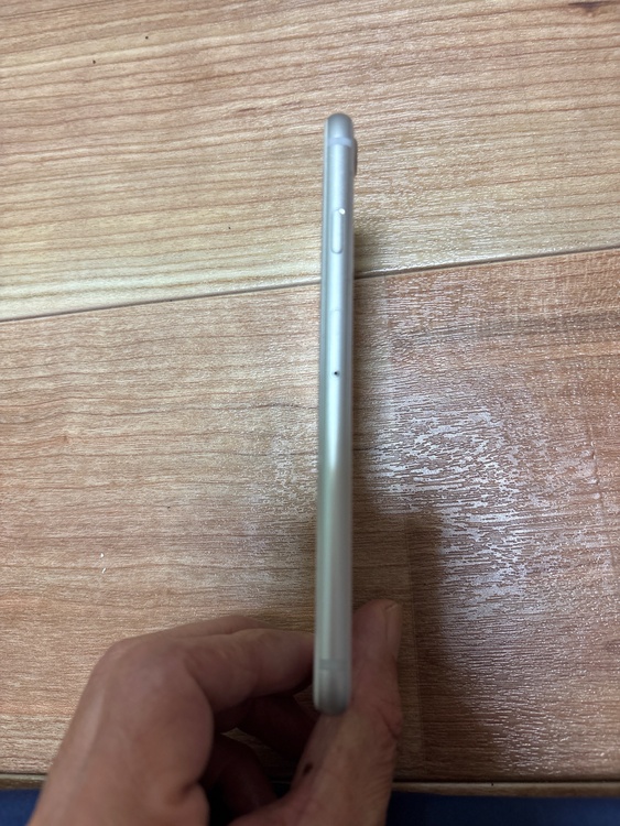 iPhone iPhone8 64GB SIMフリー（スマホ）の商品画像 - 査定依頼日：2026年8月15日 - 最高査定価格：5,500円